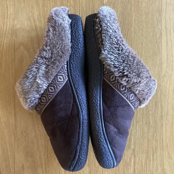 Isotoner Smartzone Gel Zone Technology Slippers - Picture 6 of 9